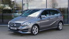 Grijs, metallic lak Gebruikt 2017 Mercedes B180 Ambition MPV | € 11.450 (Eerlijke prijs)