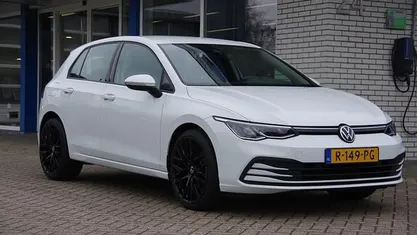 Wit Occasion 2022 VW Golf VIII Life Hatchback | € 16.800 (Eerlijke prijs)