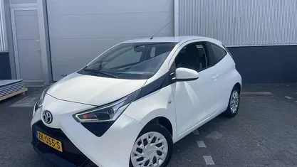 Wit Occasion 2019 Toyota Aygo X-play Hatchback | € 12.250 (Eerlijke prijs)