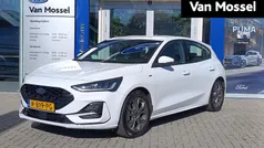 Wit Occasion 2022 Ford Focus ST-Line Hatchback | € 20.945 (Eerlijke prijs)