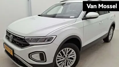 Wit Occasion 2023 VW T-Roc Edition SUV | € 26.400 (Goede deal)