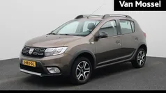 Bruin Gebruikt 2018 Dacia Sandero Stepway Hatchback | € 10.940 (Eerlijke prijs)