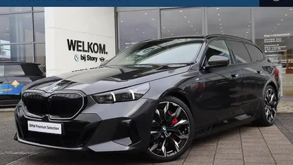 Grijs Gebruikt 2025 BMW 550e M Sport Stationwagen | € 89.950 (Super prijs)