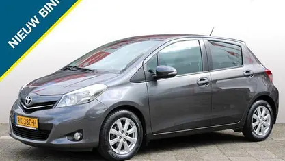 Grijs Gebruikt 2014 Toyota Yaris Hatchback | € 9.950 (Eerlijke prijs)