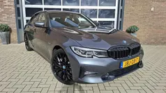 Grijs Gebruikt 2022 BMW 320e Comfort Edition Sedan | € 27.950 (Super prijs)