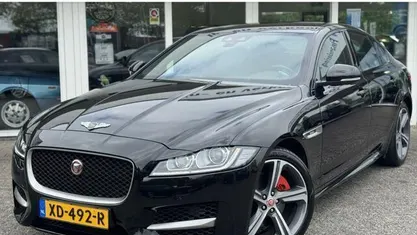 Zwart, metallic lak Gebruikt 2019 Jaguar XF Portfolio Sedan | € 29.950 (Eerlijke prijs)