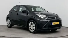 Zwart Gebruikt 2023 Toyota Aygo Play Hatchback | € 15.999 (Eerlijke prijs)