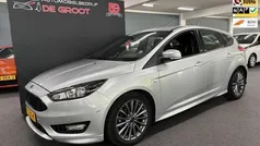 Grijs Gebruikt 2018 Ford Focus ST-Line Hatchback | € 10.750 (Goede deal)