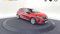 Hatchback Gebruikt 2024 Renault Clio V Evolution Hatchback | € 18.900 (Eerlijke prijs)