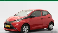 Rood Gebruikt 2017 Toyota Aygo Hatchback | € 7.795 (Goede deal)
