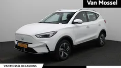Wit Gebruikt 2023 MG ZS Comfort Sedan | € 21.990 (Eerlijke prijs)