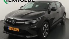 Zwart Gebruikt 2023 Renault Mégane Evolution Hatchback | € 23.945 (Eerlijke prijs)
