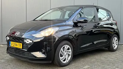 Zwart Gebruikt 2024 Hyundai i10 Comfort Hatchback | € 16.395 (Eerlijke prijs)