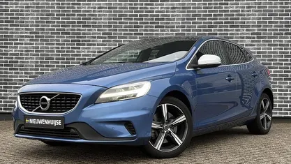 Blauw Gebruikt 2018 Volvo V40 Business Edition Hatchback | € 19.894 (Eerlijke prijs)