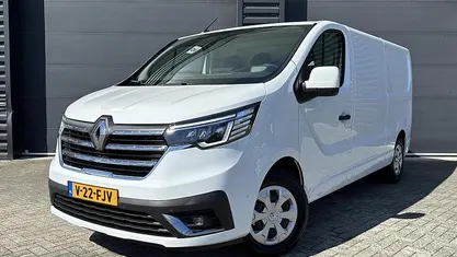 Blanc glacier (licht wit) Occasion 2024 Renault Trafic Komfort MPV | € 31.435 (Eerlijke prijs)