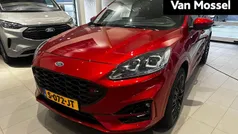 Rood Gebruikt 2023 Ford Kuga ST-Line X SUV | € 29.945 (Eerlijke prijs)