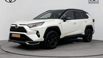 Wit Gebruikt 2021 Toyota RAV4 Hybrid Plus SUV | € 38.400 (Eerlijke prijs)