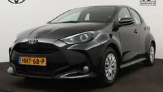 Zwart Gebruikt 2024 Toyota Yaris Hybrid Active Hatchback | € 23.445 (Eerlijke prijs)