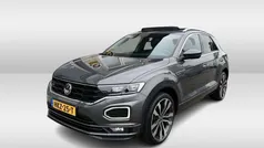 Grijs, metallic lak Gebruikt 2020 VW T-Roc R-line SUV | € 30.450 (Eerlijke prijs)