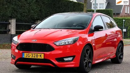 Occasion 2016 Ford Focus ST-Line Hatchback | € 12.945 (Eerlijke prijs)