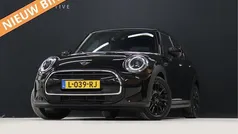 Zwart Gebruikt 2021 Mini Cooper Classic Hatchback | € 17.940 (Eerlijke prijs)