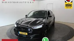 Zwart Gebruikt 2021 Ford Mustang Mach-E SUV | € 23.940 (Goede deal)