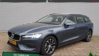 Blauw metallic Gebruikt 2021 Volvo V60 Momentum Stationwagen | € 27.995 (Super prijs)