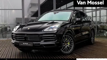 Zwart (metallic) Gebruikt 2018 Porsche Cayenne SUV | € 57.900 (Eerlijke prijs)