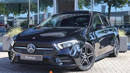 Zwart Gebruikt 2020 Mercedes A180 AMG line Sedan | € 25.700 (Eerlijke prijs)