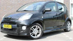 Zwart Gebruikt 2010 Daihatsu Sirion Hatchback | € 3.950 (Eerlijke prijs)