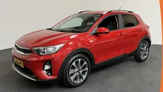 Rood, metallic lak Gebruikt 2020 Kia Stonic SUV | € 17.740 (Goede deal)