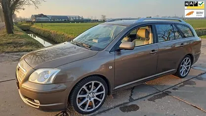 Occasion 2004 Toyota Avensis Executive Stationwagen | € 2.450 (Eerlijke prijs)
