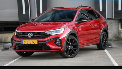 Rood Gebruikt 2023 VW Taigo Business SUV | € 24.995 (Eerlijke prijs)