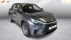 Grijs, metallic lak Gebruikt 2024 Lexus LBX Business Edition SUV | € 34.950 (Goede deal)