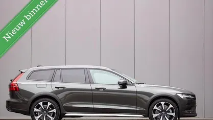 Gebruikt 2022 Volvo V60 CC Pro Stationwagen | € 42.950 (Super prijs)