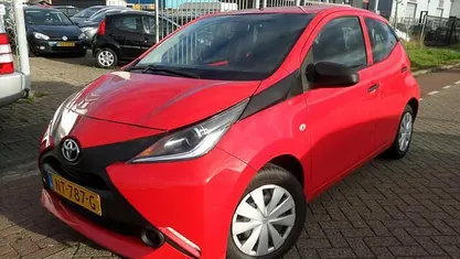 Occasion Toyota Aygo 69 PK (50 kW) 2017 Rood Hatchback