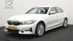 Wit, metallic lak Gebruikt 2021 BMW 330 Luxury Line Sedan | € 27.940 (Super prijs)