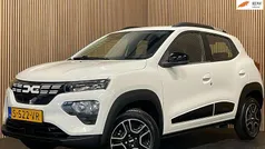 Wit Gebruikt 2023 Dacia Spring Essentiel Hatchback | € 12.250 (Eerlijke prijs)