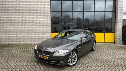 Bruin (metallic) Occasion 2013 BMW 528 M Sport Sedan | € 19.845 (Eerlijke prijs)