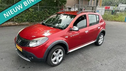 Occasion Dacia Sandero Stepway 84 PK (61 kW) 2012 Rood Hatchback