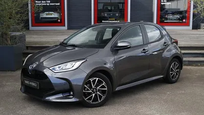 Gebruikt 2022 Toyota Yaris Style Hatchback | € 23.400 (Eerlijke prijs)
