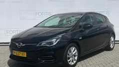 Zwart Gebruikt 2020 Opel Astra Edition Hatchback | € 15.400 (Eerlijke prijs)