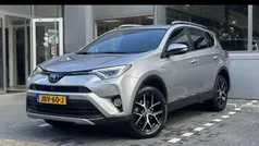 Zilver Gebruikt 2018 Toyota RAV4 Hybrid Style SUV | € 26.900 (Goede deal)