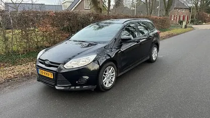 Zwart (metallic) Gebruikt 2011 Ford Focus Trend Stationwagen | € 2.250 (Eerlijke prijs)