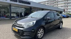 Zwart Gebruikt 2015 Kia Rio Hatchback | € 7.450 (Eerlijke prijs)