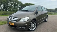 Bruin Gebruikt 2011 Mercedes B200 MPV | € 6.990 (Eerlijke prijs)