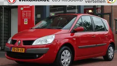Rood Gebruikt 2008 Renault Scénic II Business MPV | € 2.990 (Eerlijke prijs)
