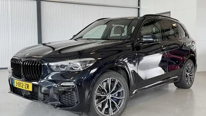 Zwart, metallic lak Occasion 2020 BMW X5 Executive SUV | € 48.950 (Eerlijke prijs)
