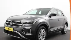Grijs Gebruikt 2024 VW T-Roc Style SUV | € 32.840 (Eerlijke prijs)
