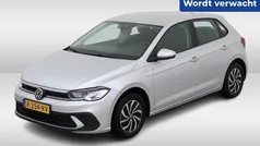Grijs Gebruikt 2022 VW Polo Life Hatchback | € 19.450 (Eerlijke prijs)